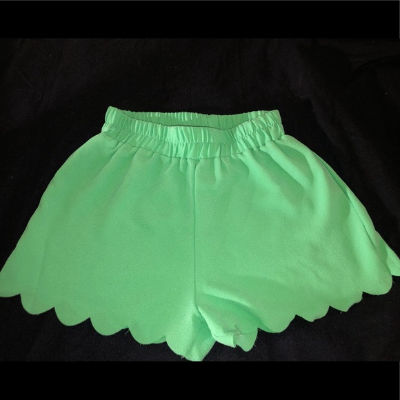 Scalloped mint green shorts - Picture 2 of 3